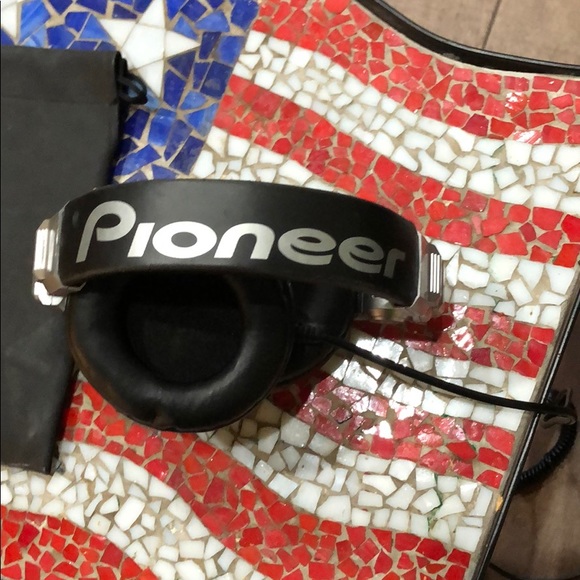 Dj headphones like new - Picture 2 of 3